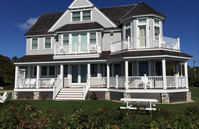 Luxurious Oceanfront Home With Fantastic Views!