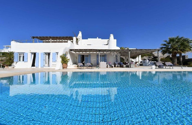 Luxurious Paros Villa | 6 Bedroom Villa | Private Infinity Pool & Sensational.
