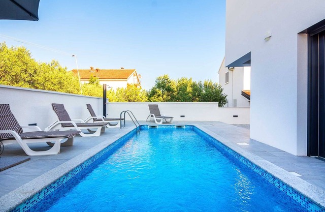 Luxurious | Private pool | Apartment for 4-6 persons | Air conditioning, satelite tv, wifi Internet