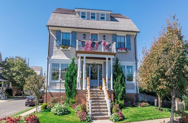 Luxurious Resort-like Pool and Patio, Ocean View, Easy walk to Downtown CM. 8 Bedrooms.