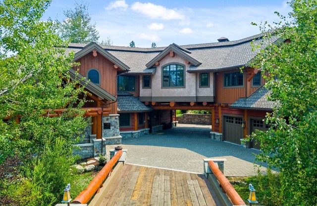 Luxurious Resort Lodge Home in stunning Tamarack Resort