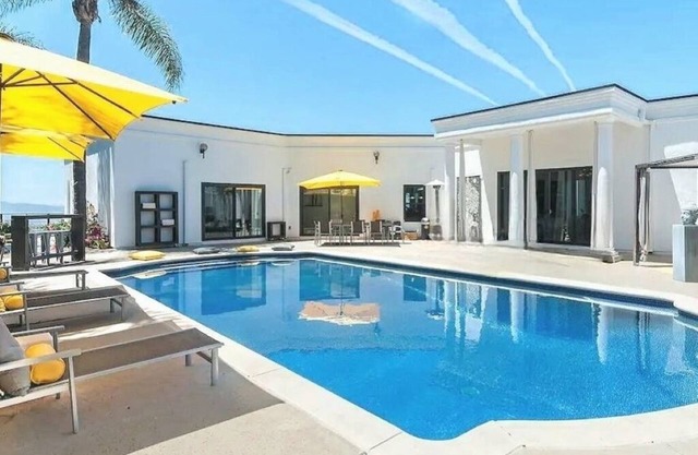 Luxurious Resort Style 3BR + Office w/Stunning Ocean Views, Pool, Spa & Sauna