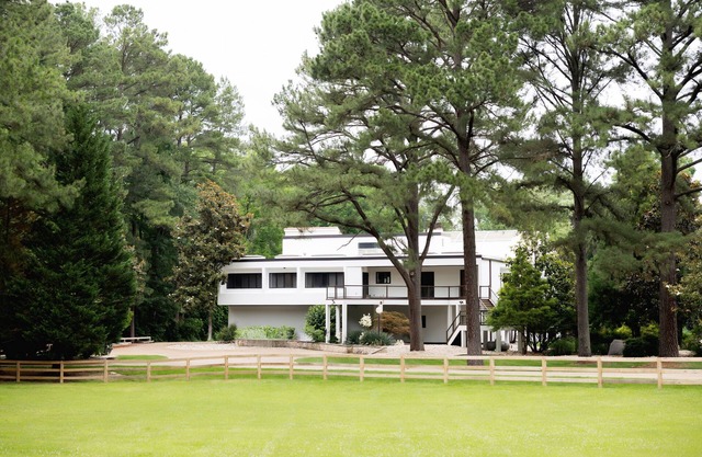 Luxurious riverfront Manor with 6 bedrooms and WiFi, AC in fabulous Midlothian