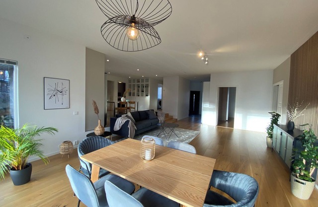 Luxurious Villa With Free Parking
