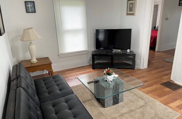 🌟 Luxurious & Serene Niagara Retreat | 3BR | 2BA | Private Backyard Oasis 🌟