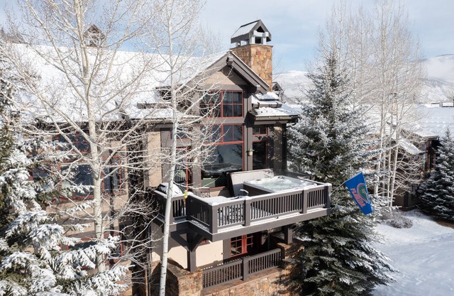 Luxurious Ski-in Ski-out Home in Arrowhead community