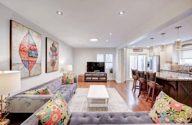 Luxurious & Spacious Detached Masterpiece Home