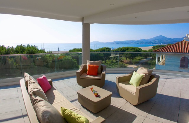 LUXURIOUS T3 OF 70m2- AIR-CONDITIONED - ON THE BEACH-GRANDETERRASSE- WIFI-