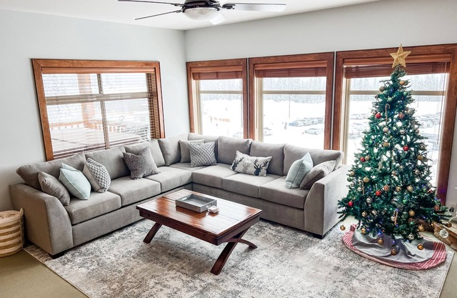 Luxurious TRUE ski in/out chalet in Happy Valley with gorgeous views!