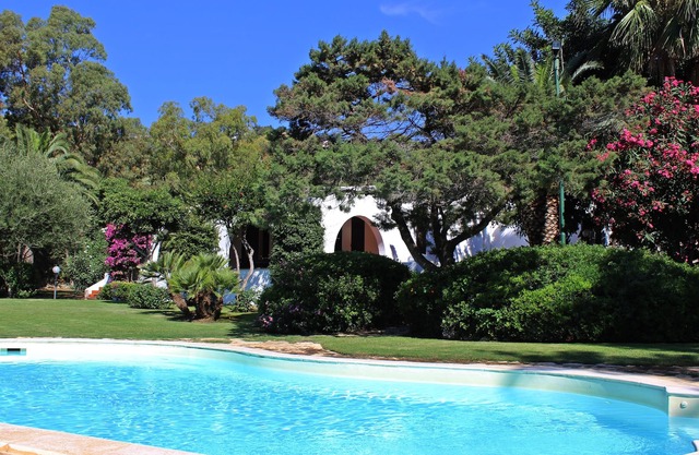 Luxurious Villa with pool 70 meters from the sea