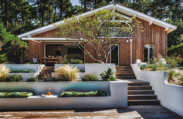 Luxurious villa with pool in the heart of the forest