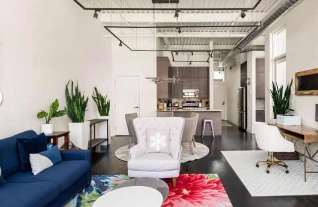 Luxurious Willits Loft Getaway