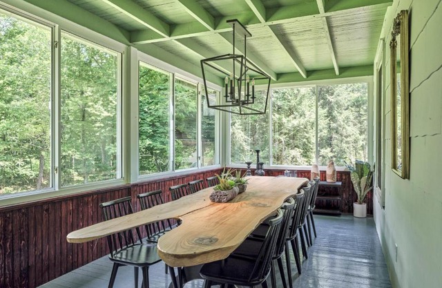 Luxuriously Restored Farm Cabin