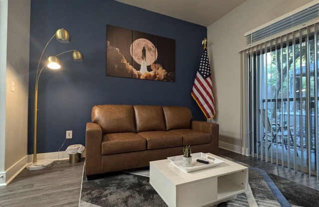 Luxury 1-Bed Apartment near Space Center Houston with gym, resort pool and more