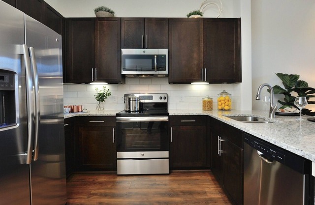 Luxury 1-bedroom apartment in fabulous energy corridor Houston TX