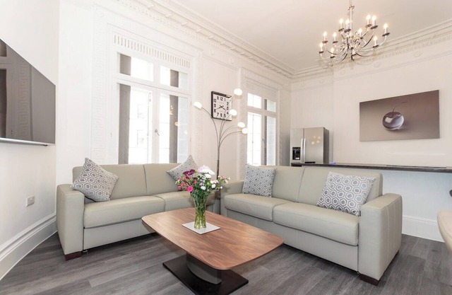 Luxury 1 bedroom first floor apartment