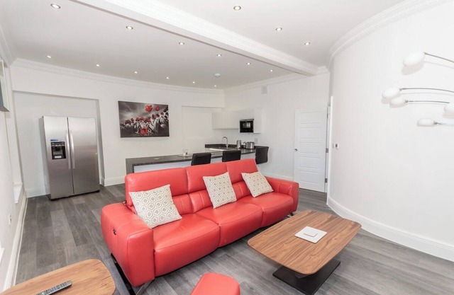 Luxury 1 bedroom top floor apartment