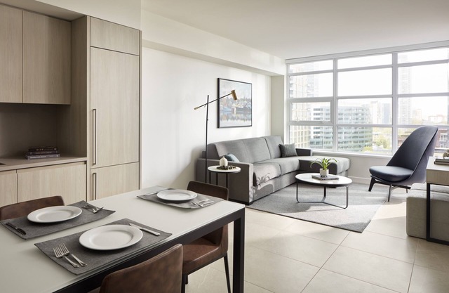 Luxury 1-BR Suite in Seattle: Pools, Fitness, Balcony & Full Amenities!
