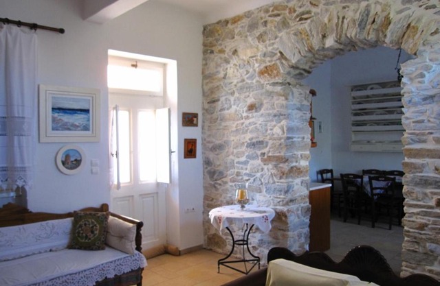 Luxury 100 m2 house in the centre of Naxos