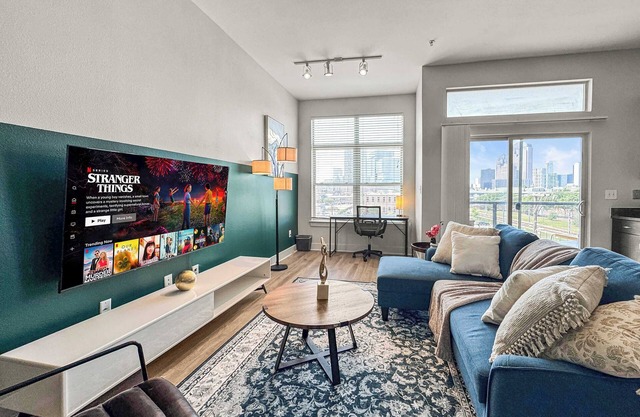 Luxury 1BD | Deep Ellum | Free Parking | Pool+Gym
