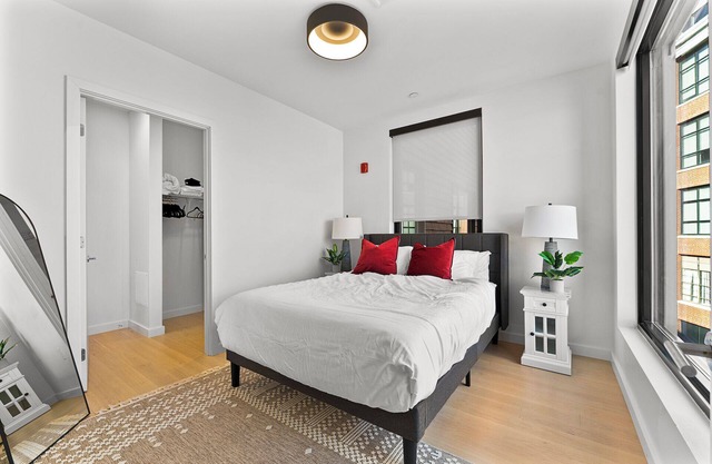 Luxury 1BR Next to Broadway 5319