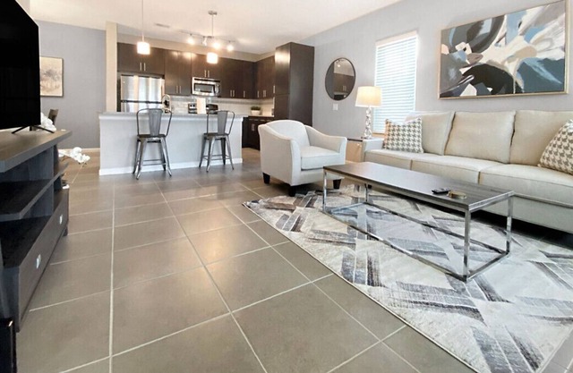Luxury 1st Floor Apt in North St. Pete/Pinellas Park