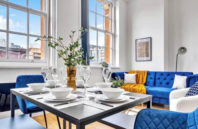 Luxury 2 Bed Apartment in Jewellery Quarter | Sleeps 6