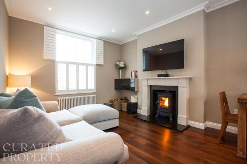 Luxury 2-Bed Marylebone Georgian House with Private Garden & Office