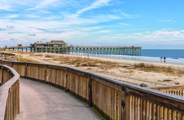 Luxury 2 bedrooms Condo - On the beach