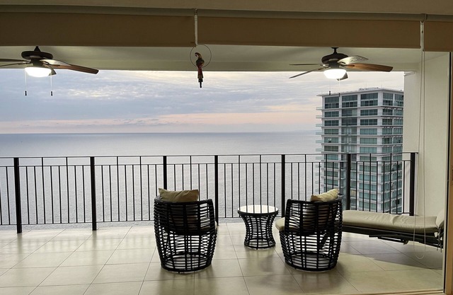 Luxury 2 Bedroom Condo: Grand Venetian Tower 3000