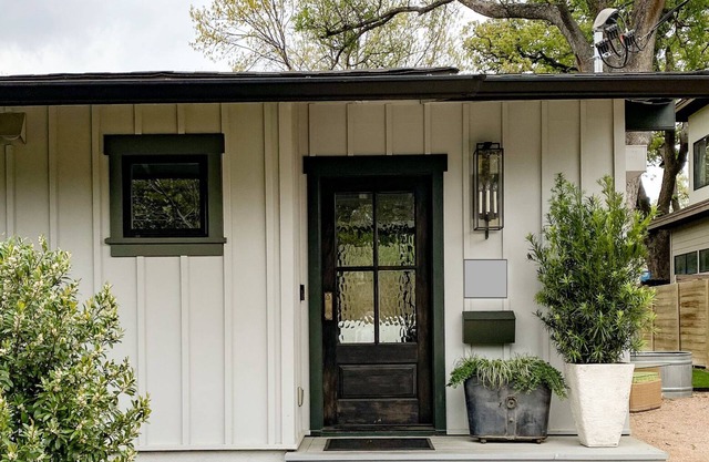 Luxury 2-bedroom Designer Home in Deep Eddy, minutes to Downtown & Lady Lake