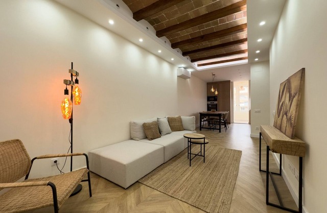 Luxury 2-Bedroom Holiday Apartment in Eixample