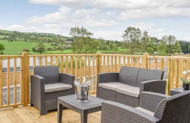 Luxury 2 bedroom, pet-friendly lodge on the side of a beautiful fishing lake.