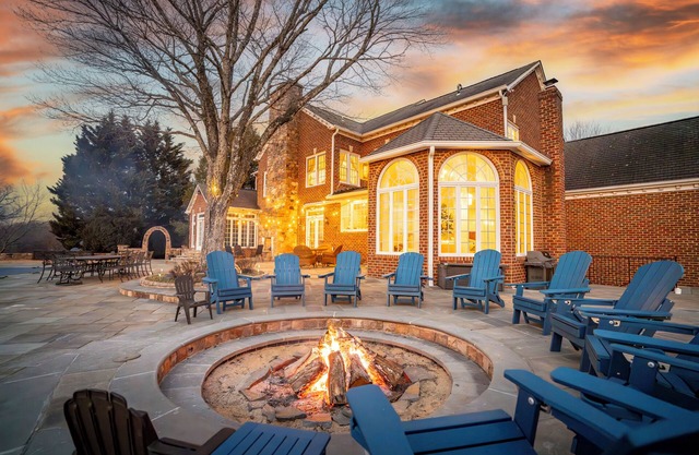Luxury 200Acres Ranch Stay Close to Shenandoah w/Pool, Top Amenities & Views