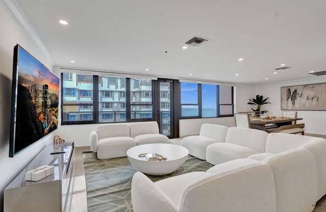 Luxury 2BD Penthouse with Beach Access and Resort Amenities/PH6