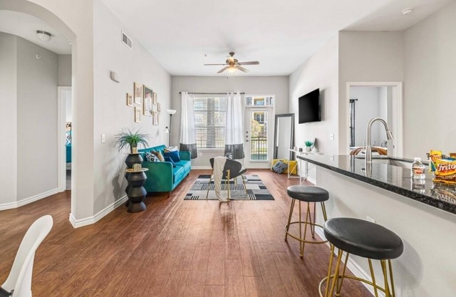 Luxury 2bed/2bath Suite great location, Long Stay discount