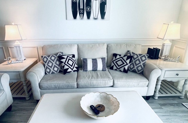 LUXURY 2BR, 2BA top floor condo with AMAZING OCEAN views and pool!