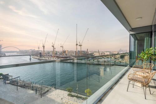 Luxury 2BR and Study Water View in Al Wasl