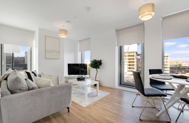Luxury 2BR in Media City