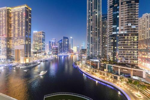 Luxury 2BR with Stunning Dubai Marina Views Near JBR Beach