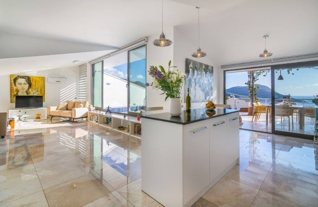 Luxury 3 Bed Duplex Penthouse with Sea View & Private Pool - 5 mins Walk to Town