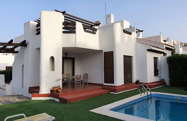 Luxury 3 bed villa, private garden with pool & large roof terrace.