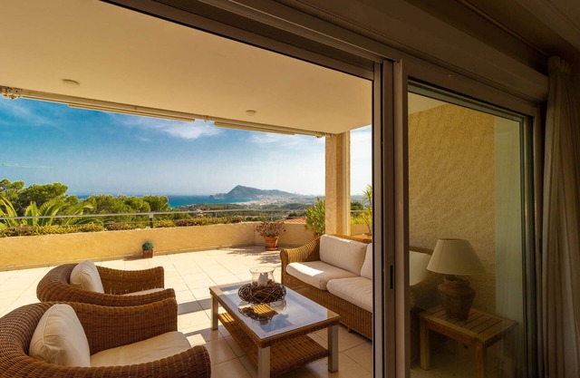 Luxury 3 bedroom, 3 bathroom with stunning sea view now July/Aug.2024 discount
