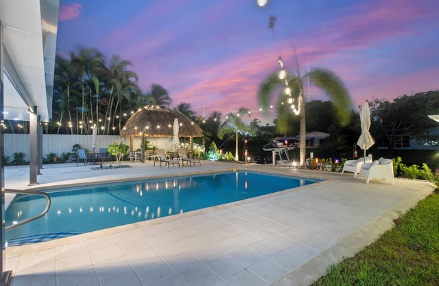 Luxury 3-bedroom private waterfront home near Fort Lauderdale with WiFi, AC