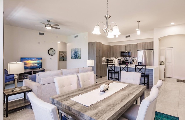Luxury 3 Bedroom Penthouse w/Pool Close to Fort Myers Beach and Sanibel Island