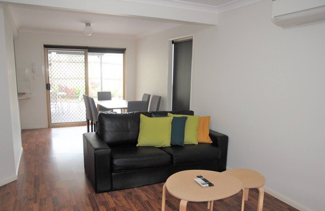 Luxury 3 bedroom townhouse in Woodridge