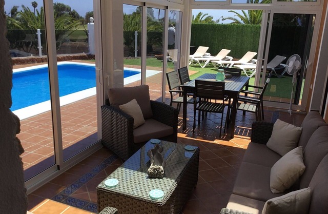 Luxury 3 bedroom villa overlooking golf course with private pool and Wi-fi