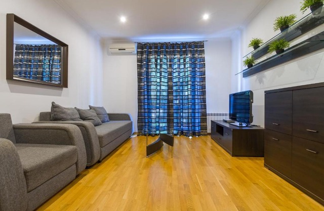 Luxury 3 Bedrooms - Next to Arena