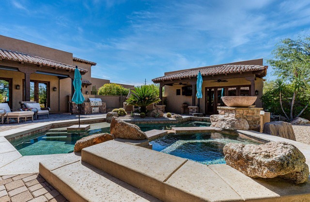 Luxury 3 BR Home w 1 BR Casita, Pool, Spa, Outdoor living