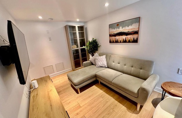 Luxury 3 person Apartment in heart Montréal downtown